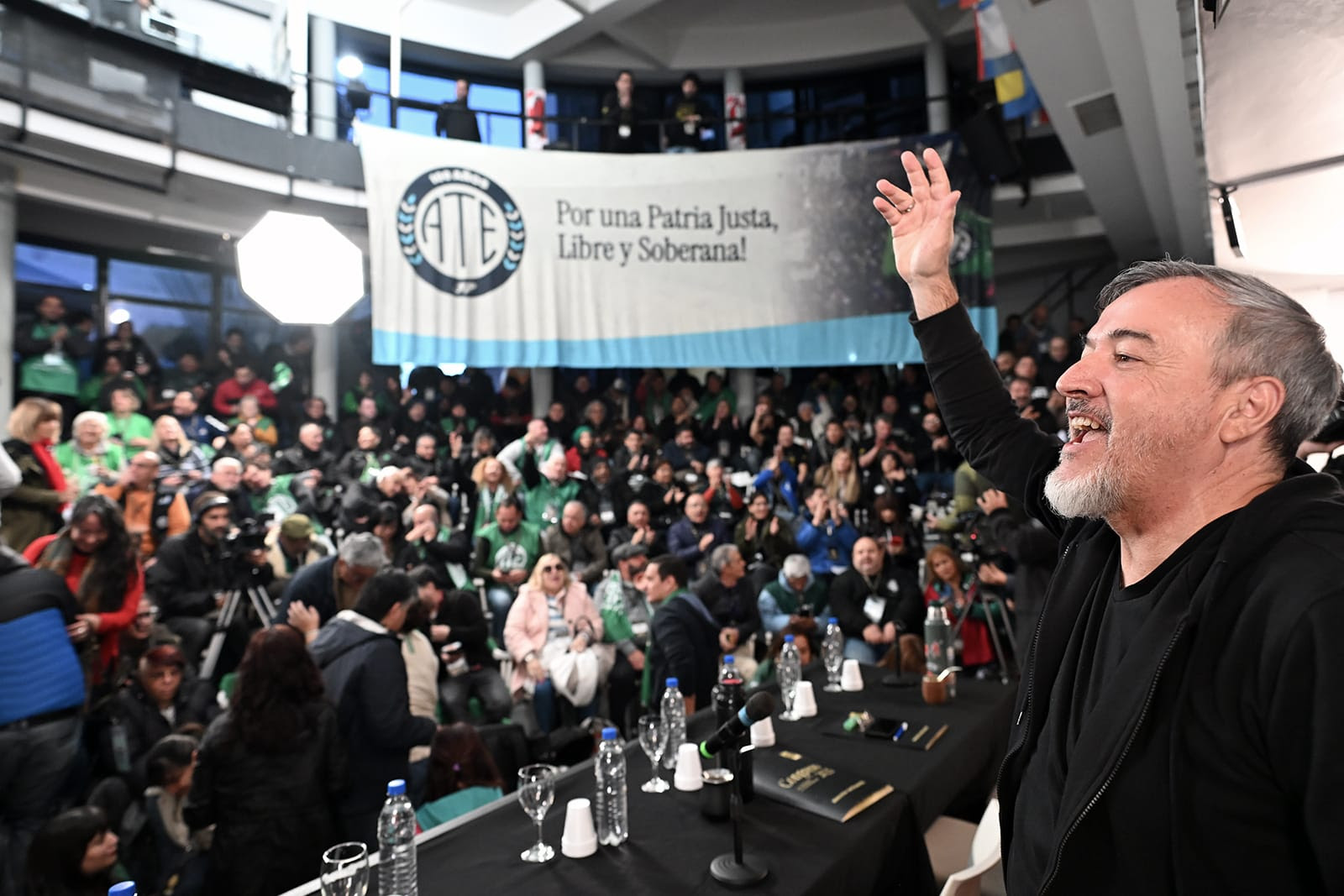 La Justicia suspendió el Decreto de Milei que pretendía eliminar el Día del Trabajador Estatal